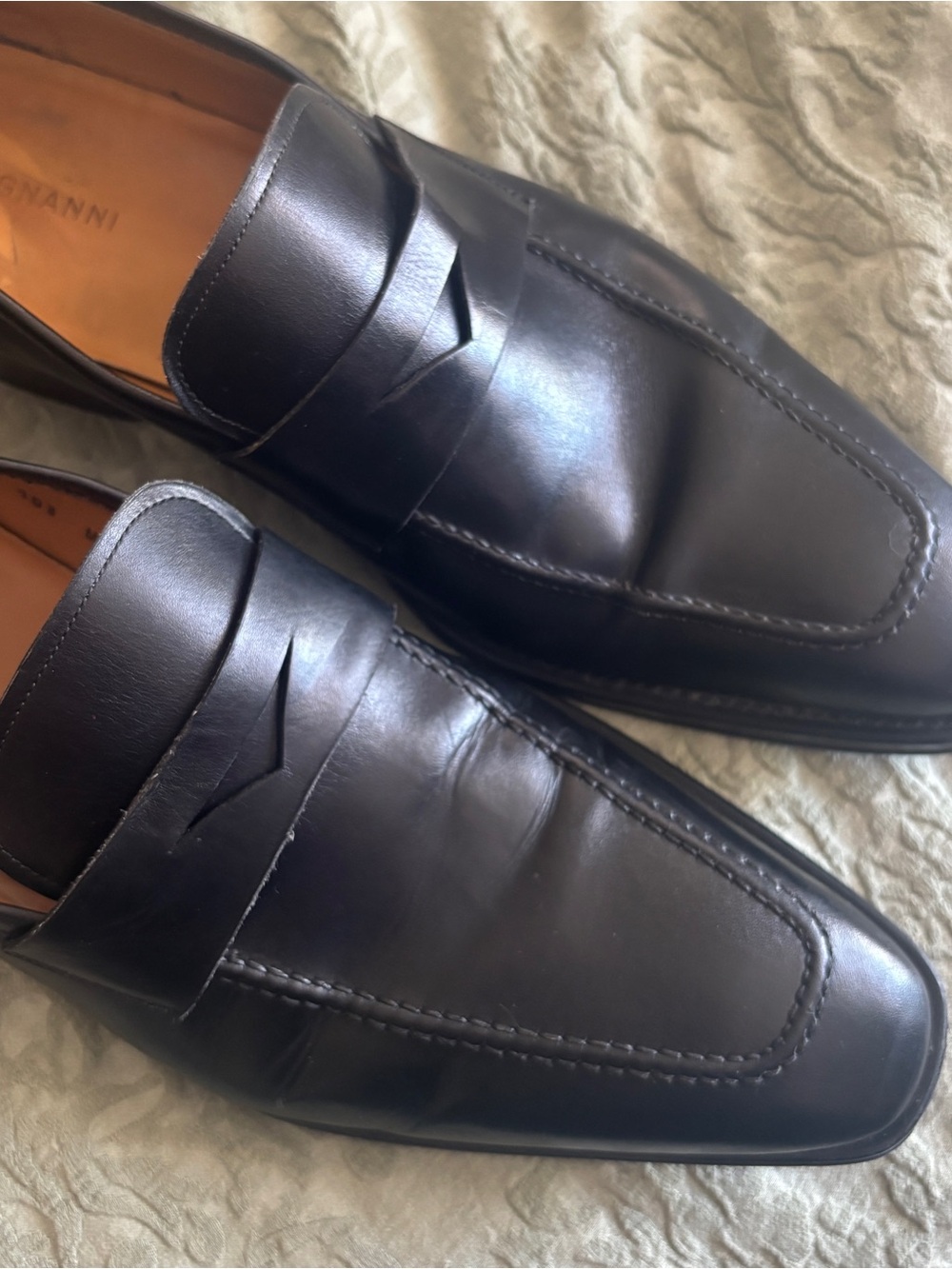 Magnanni Black Leather Penny Loafers - Sleek Slip-On Dress Shoes size 10.5